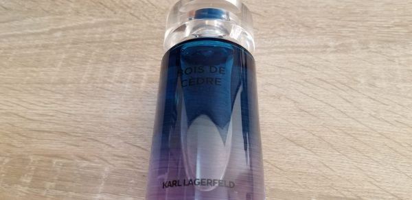 Glass bottle - Plastic bottle