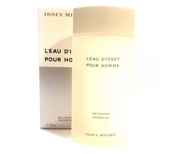 A bottle of Issey Miyake L'eau D'issey, 200ml Pour Homme Shower Gel for the night.