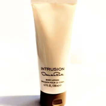 Intrusion by Oscar de la Renta Body Lotion, 200ml