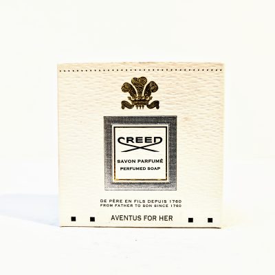 Image of a white box of Creed Aventus for Her perfumed soap, featuring the brand's logo and text "Savon Parfumé" in French and English, with a gold emblem and text indicating the brand's establishment in 1760.